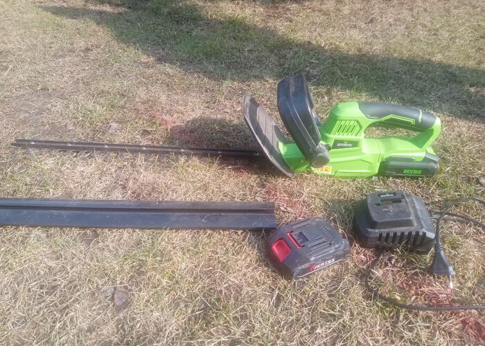 Grajewo ogłoszenia: Sprzedam nożyce akumulatorowe do żywopłotu, bateria wyładowana....