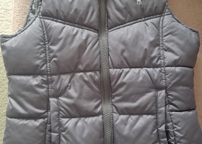 Grajewo ogłoszenia: Sprzedam grubszy (na polarze) szary bezrękawnik na 128-135wzrost...